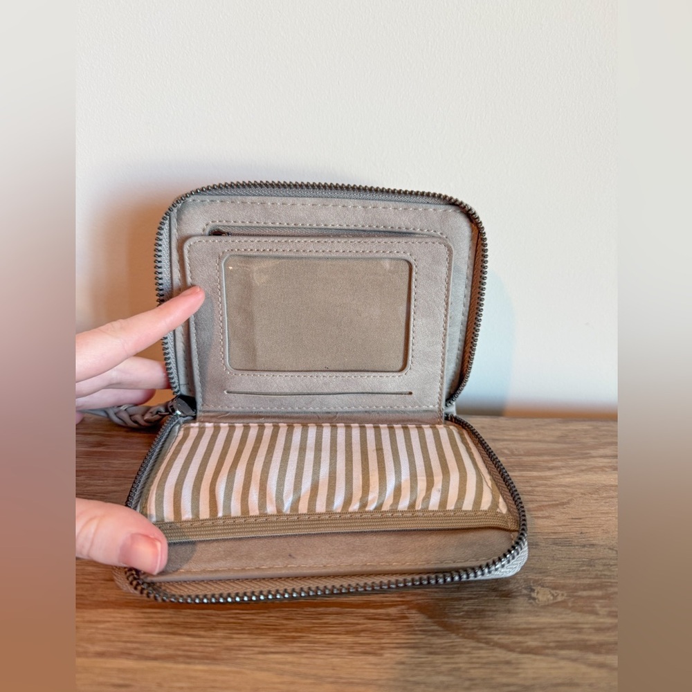Rad Rev Card Wallet in Concrete - Picture 4 of 7